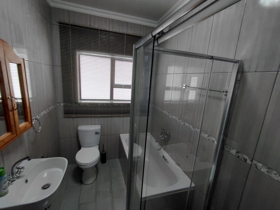 3 Bedroom Property for Sale in Wavecrest Eastern Cape